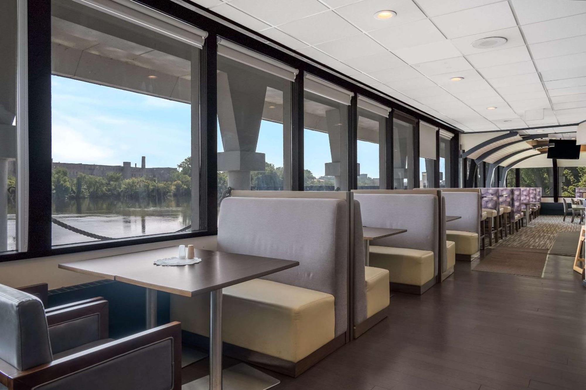 Radisson Hotel Grand Rapids Riverfront Ngoại thất bức ảnh