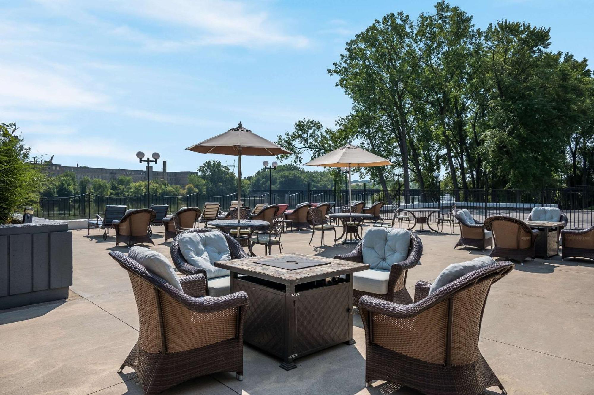 Radisson Hotel Grand Rapids Riverfront Ngoại thất bức ảnh